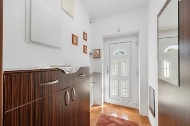Na predaj 5-izbový dom, 172 m², Bratislava-Ružinov, Pri zvonici
