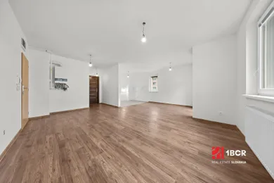 Na predaj 2-izbový byt, 60 m², Bratislava-Dúbravka, Agátová
