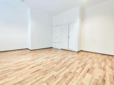 Na prenájom komerčné v Bratislava-Staré Mesto · €364 · Čiastočná rekonštrukcia