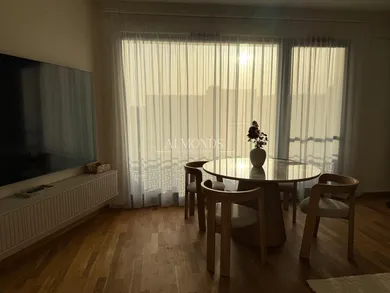 Na prenájom 4-izbový byt, 97 m², Bratislava-Karlova Ves