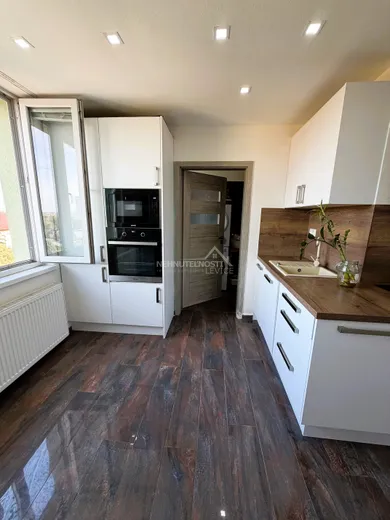 Na predaj 3-izbový byt, 72 m², Želiezovce, Mierová
