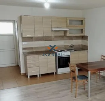 Na prenájom 1-izbový byt, 34 m², Poprad, Levočská