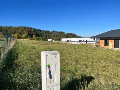 Na predaj pozemok, 909 m², Okružná