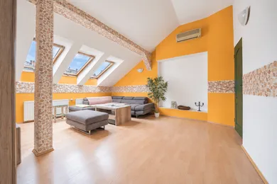 Na predaj 4-izbový byt, 110 m², Bratislava-Staré Mesto, Ľadová
