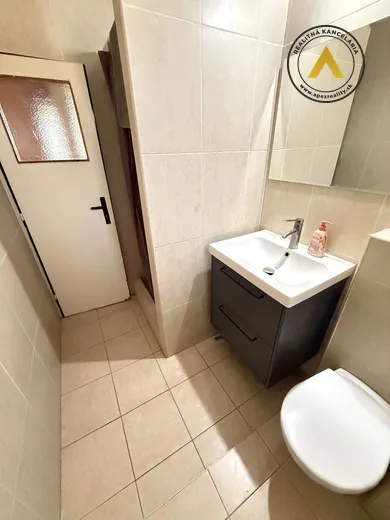 Na predaj 5-izbový dom, 230 m², Hlohovec, Čsl. armády