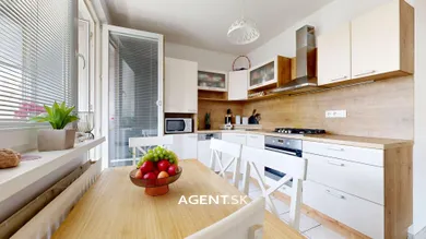 Mieszkania na sprzedaż, 3-pokojowe, Dunajská Streda · €125 900