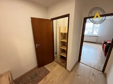 Na prenájom 1-izbový byt, 32 m², Hlohovec, Podzámska