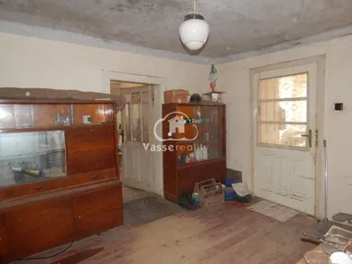Na predaj 4-izbový dom, 390 m², Bruty, -