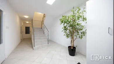 Na prenájom komerčné, 82 m², Bratislava-Dúbravka, Jura Hronca