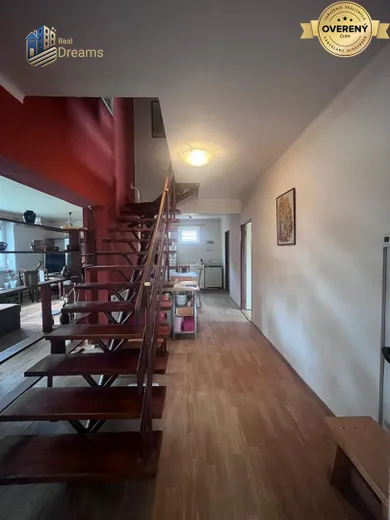 Na predaj dom, Dlhá nad Váhom, Dlhoveská