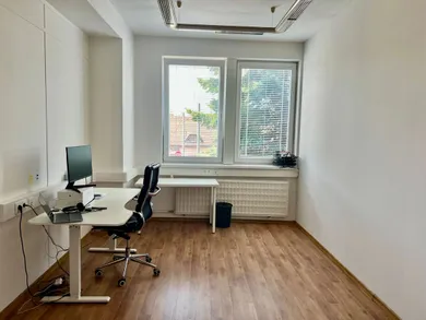 Lokale komercyjne na wynajem, Žilina · €180