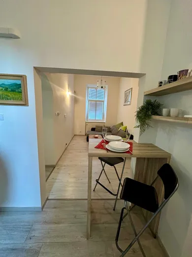 Na prenájom 2-izbový byt, 54 m², Bratislava-Staré Mesto, Moskovská