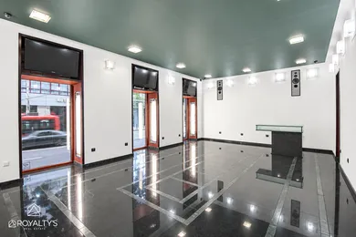 Na prenájom komerčné, 46 m², Bratislava-Staré Mesto, Námestie 1. mája