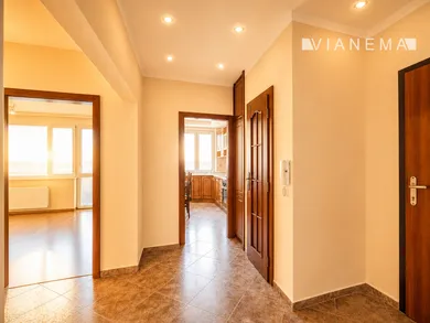 Na predaj 5-izbový byt, 96 m², Nové Mesto nad Váhom, Tematínska 12
