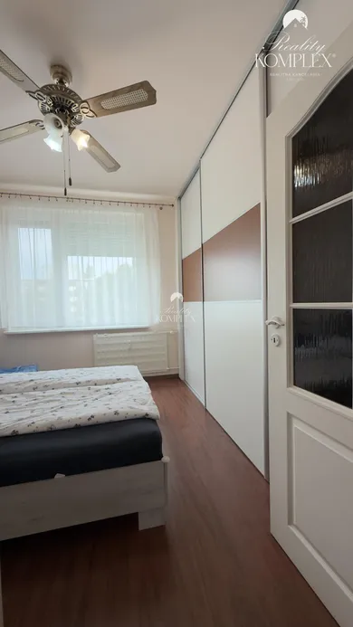 Na prenájom 3-izbový byt, 75 m², Komárno, Biskupa Királya