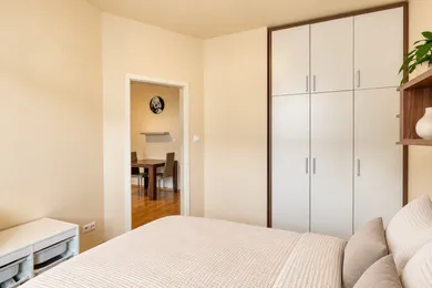 Na prenájom 2-izbový byt, 53 m², Bratislava-Petržalka, Šustekova