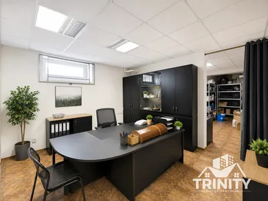 Na prenájom komerčné, 17 m², Šurany, Námestie