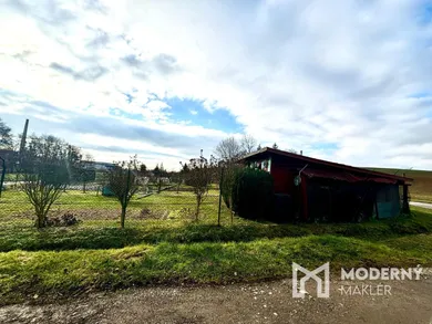 Na predaj 1-izbový rekreačný dom, 281 m², Bánovce nad Bebravou