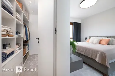 Na predaj 3-izbový byt, 108 m², Bratislava-Staré Mesto, Laurinská