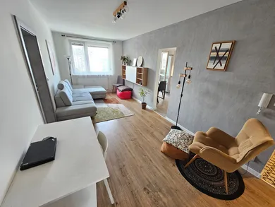 Na predaj 3-izbový byt, 65 m², Bratislava-Petržalka, Beňadická