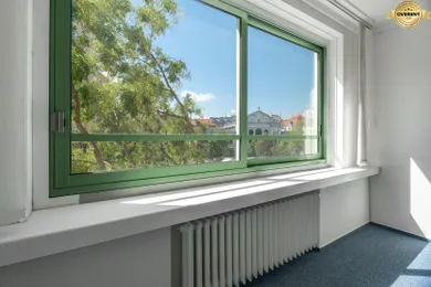 Na prenájom komerčné, 15 m², Bratislava-Staré Mesto, SNP