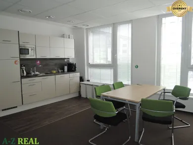 Na prenájom komerčné, 300 m², Bratislava-Ružinov, Košická
