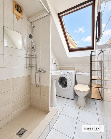 Na prenájom 1-izbový byt, 25 m², Bratislava-Staré Mesto