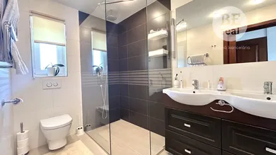 Na predaj 5-izbový dom, 220 m², Pezinok