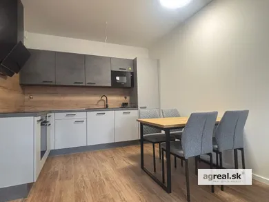 Na prenájom 2-izbový byt, 46 m², Bratislava-Devínska Nová Ves