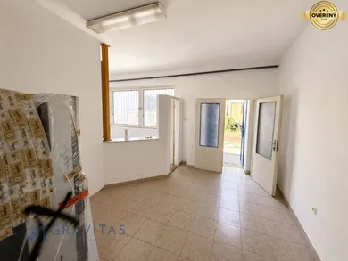 Na prenájom komerčné, 70 m², Bratislava-Nové Mesto, Za stanicou