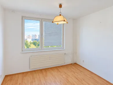 Na prenájom 2-izbový byt, 57 m², Komárno