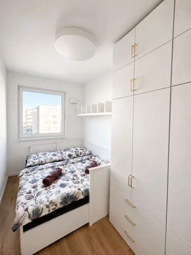 Na prenájom 4-izbový byt, 86 m², Bratislava-Ružinov, mlynske nivy