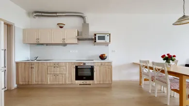 Na predaj 2-izbový byt, 84 m², Bratislava-Karlova Ves, Kresánkova