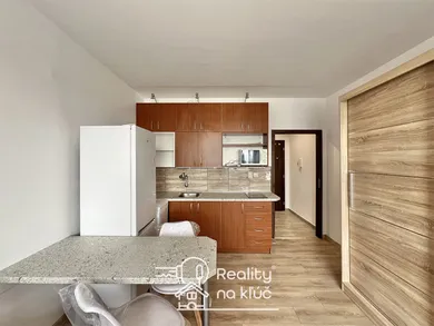 Na prenájom 1-izbový byt, 25 m², Nové Zámky, Boženy Němcovej