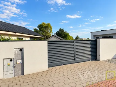 Na predaj pozemok, 906 m², Senec