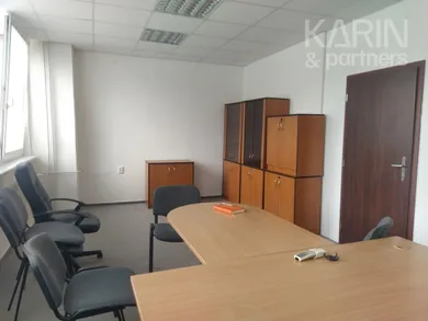 Na prenájom komerčné, 16 m², Bratislava-Dúbravka, Agátová