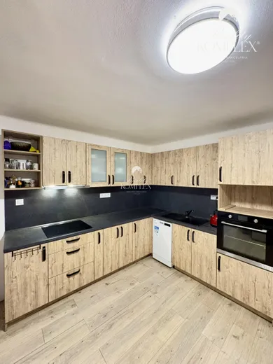 Na predaj 4-izbový dom, 155 m², Radvaň nad Dunajom