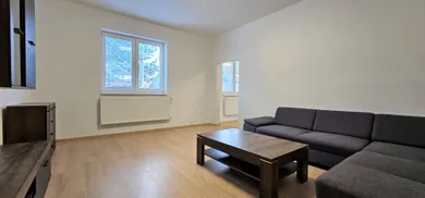 Na prenájom 1-izbový byt, 44 m², Hlohovec, Jarmočná