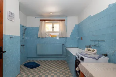 Na predaj 5-izbový dom, 200 m², Medzev