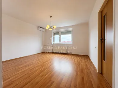 Na predaj 2-izbový byt, 58 m², Komárno, Ul. Budovateľská