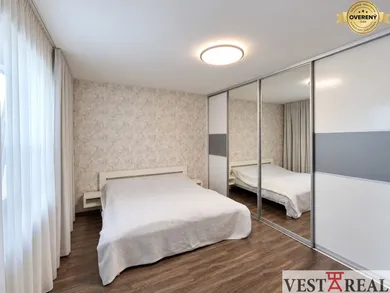 Na predaj 6-izbový dom, 544 m², Dechtice