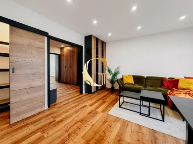 Na predaj 4-izbový byt, 85 m², Bratislava-Petržalka, Planckova