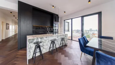 Na prenájom 4-izbový byt, 102 m², Bratislava-Staré Mesto, Vlčkova