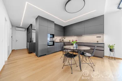 Na predaj 2-izbový byt, 68 m², Bratislava-Staré Mesto, Konvetná