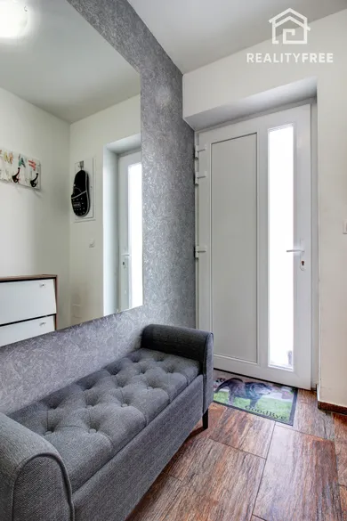 Na predaj 4-izbový dom, 91 m², Rovinka, Školská