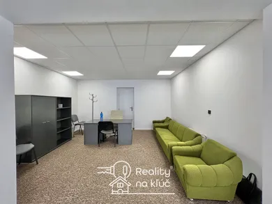Na prenájom komerčné, 56 m², Nové Zámky, Hlavné Námestie
