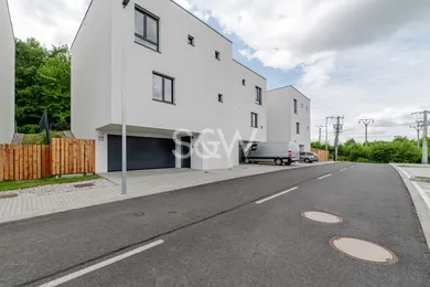Na predaj dom, 183 m², Bratislava-Dúbravka, Agátová