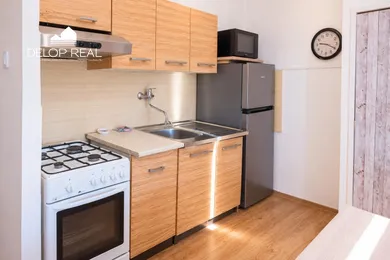 Na prenájom 1-izbový byt, 38 m², Bratislava-Rača, Závadská