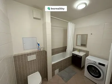 Na prenájom 1-izbový byt, 48 m², Bratislava-Petržalka