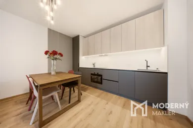 Na predaj 2-izbový byt, 61 m², Komárno, Parná ul.